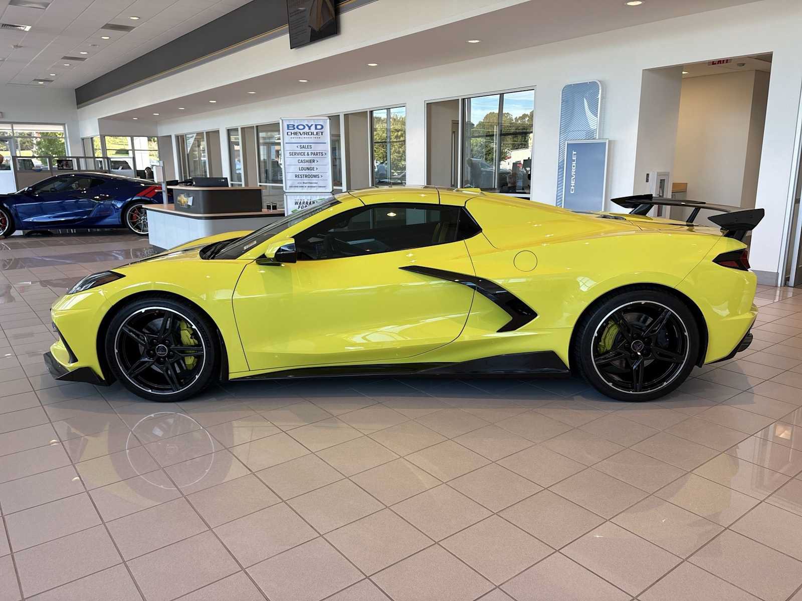 Used 2021 Chevrolet Corvette Stingray Premium Conv w/ Z51 Performance Package RWD image 9