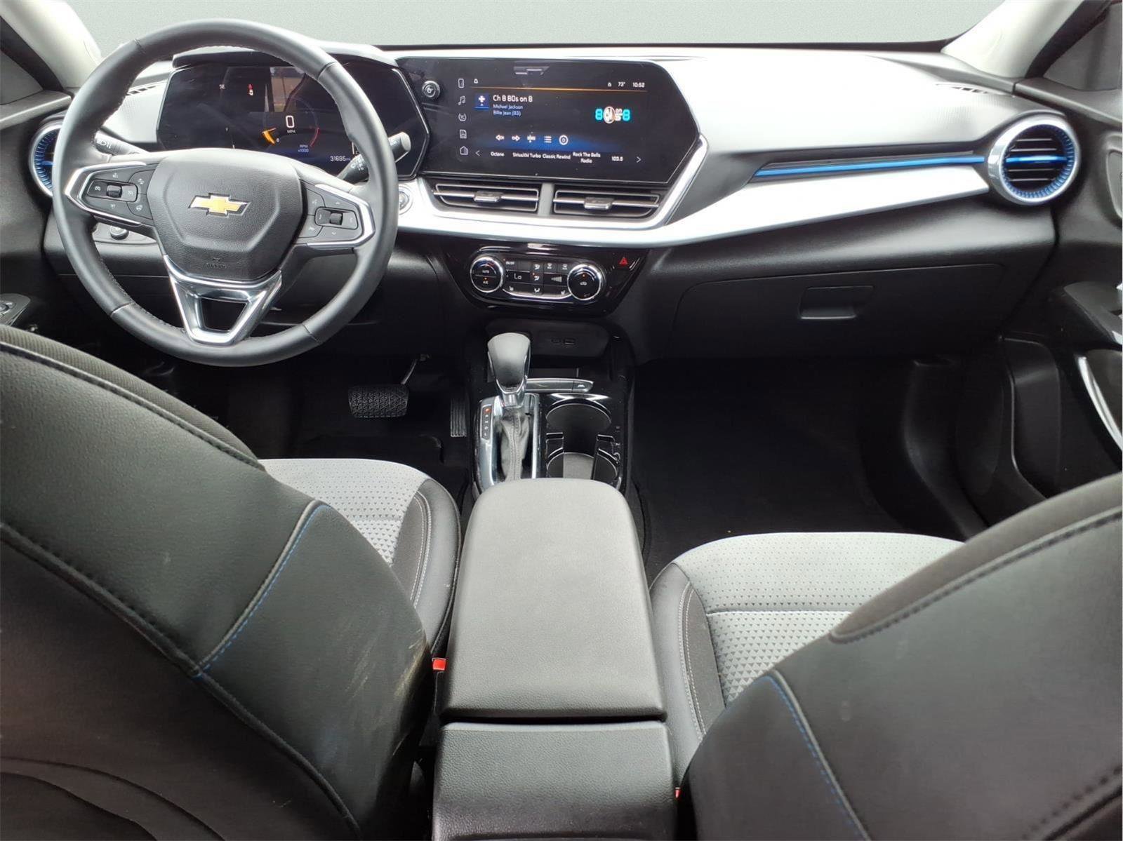 Used 2025 Chevrolet Trax LT w/ LT Convenience Package FWD image 12