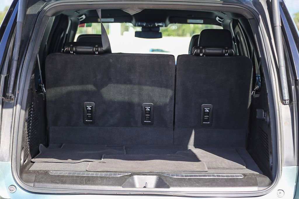 Used 2023 Chevrolet Suburban Premier image 27