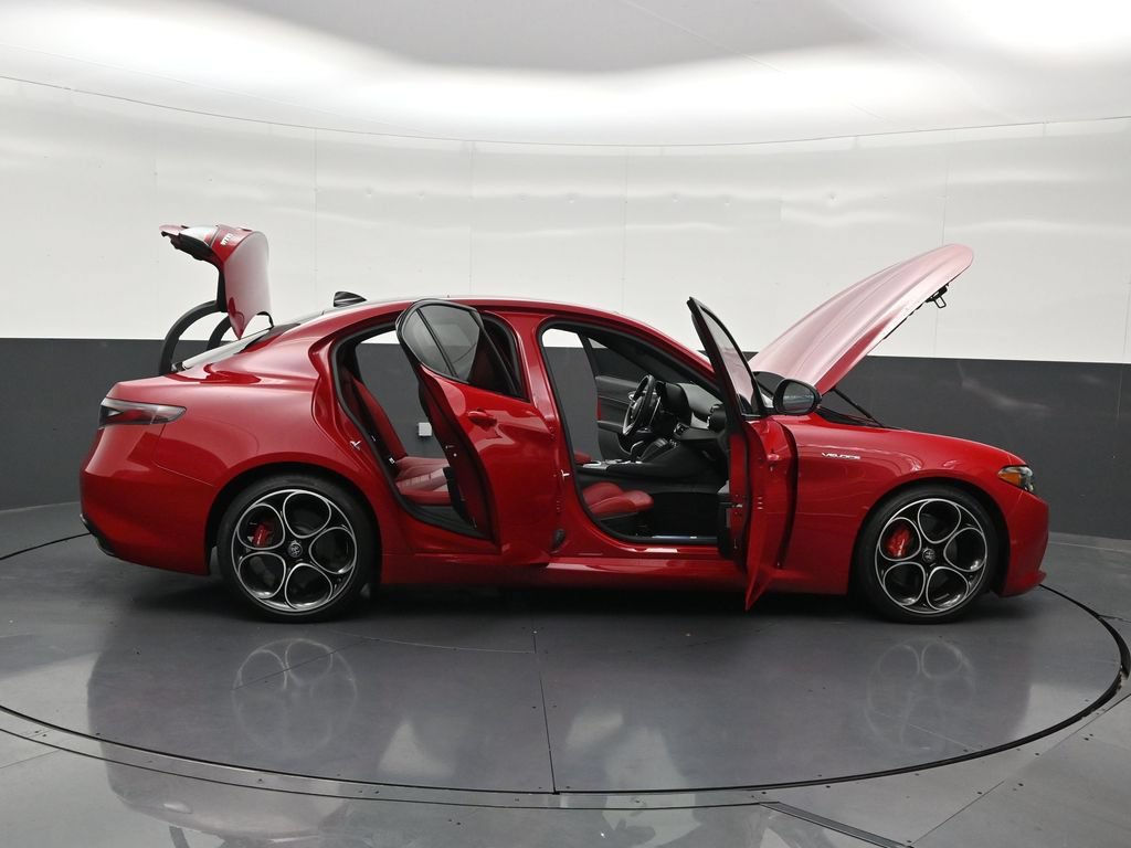 Used 2025 Alfa Romeo Giulia w/ Veloce Package Rwd image 33