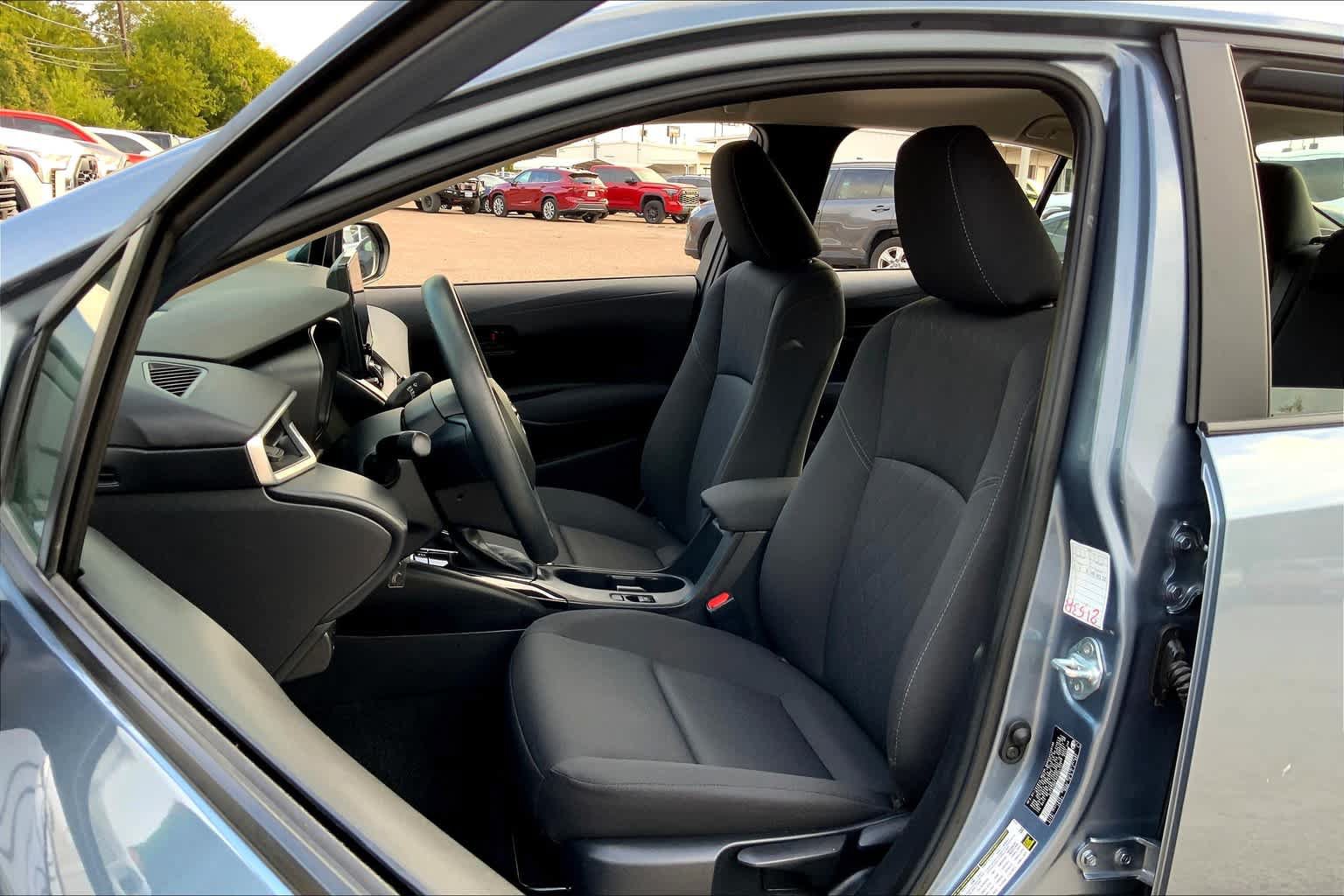 Used 2023 Toyota Corolla LE FWD image 8