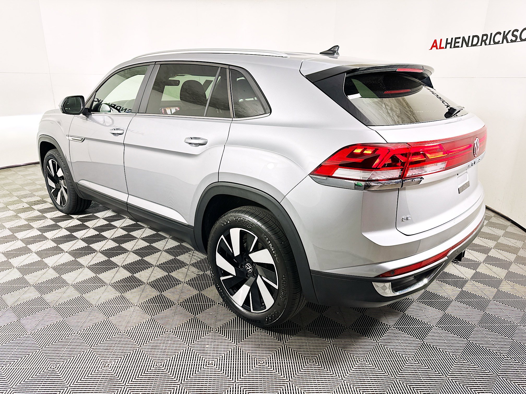 Used 2024 Volkswagen Atlas Cross Sport SE image 5