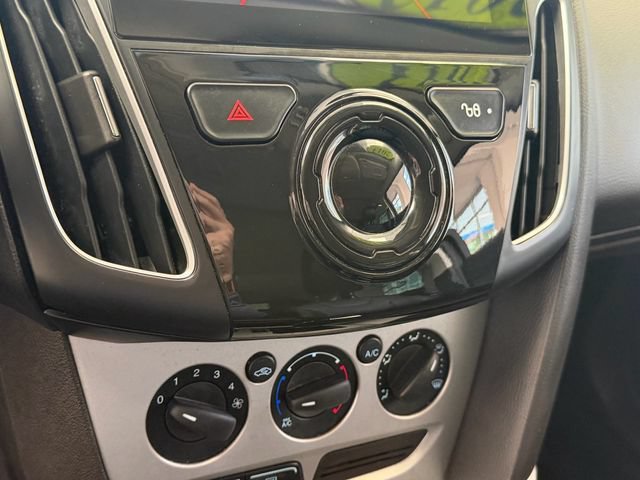 Used 2013 Ford Focus SE FWD image 17