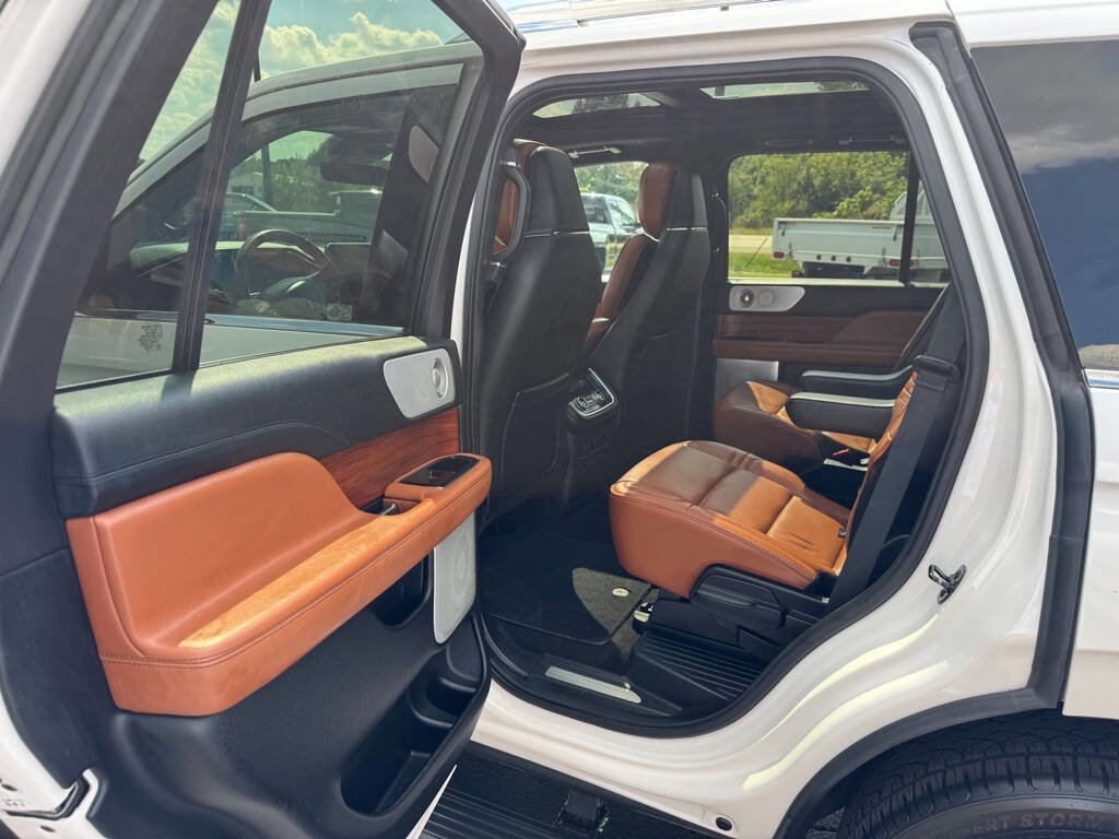 Used 2019 Lincoln Navigator Reserve AWD/4WD image 13