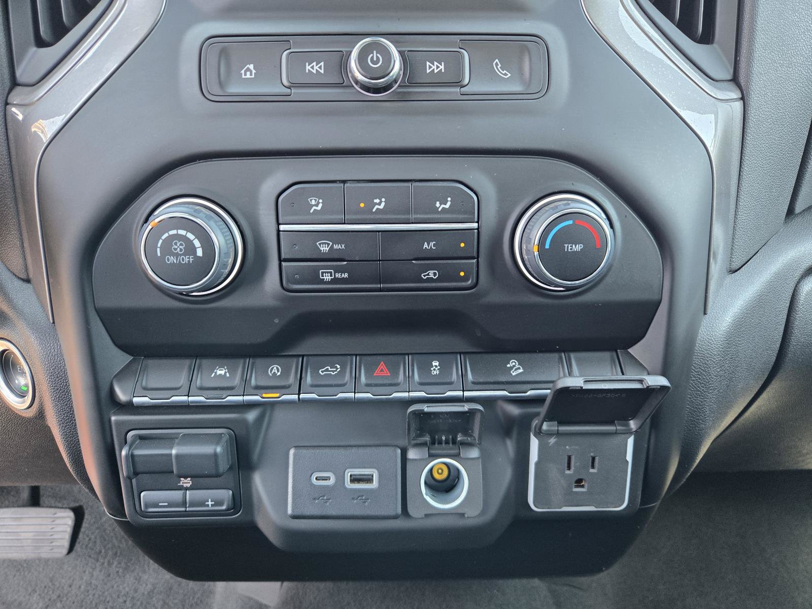 Used 2025 Chevrolet Silverado 1500 Custom Trail Boss w/ Turbomax Blackout Package AWD/4WD image 11
