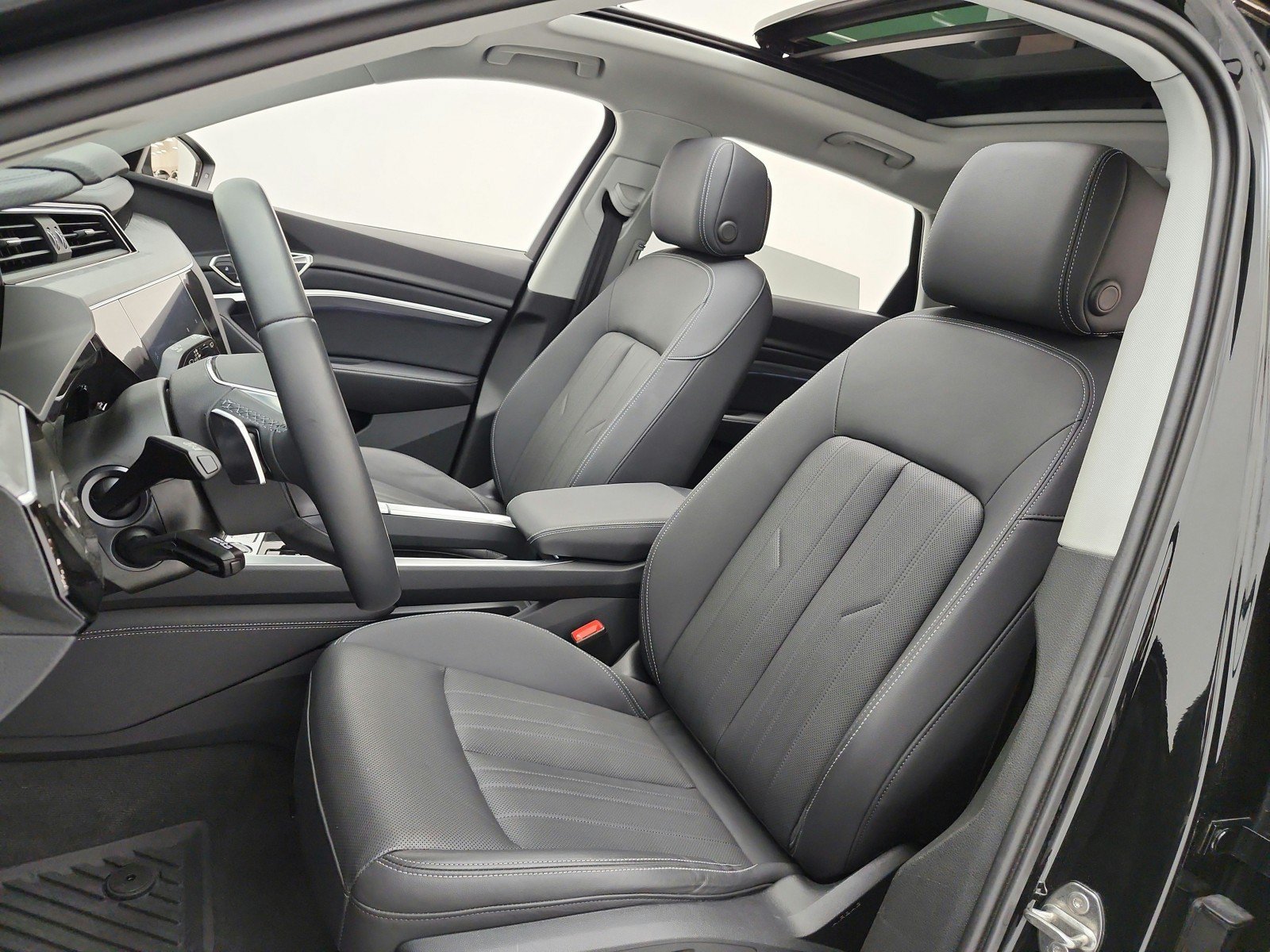 Used 2024 Audi Q8 e-tron Premium Plus w/ Premium Plus Package AWD/4WD image 10