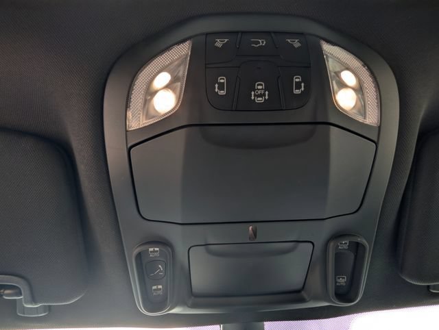 Used 2025 Chrysler Pacifica Limited FWD image 19