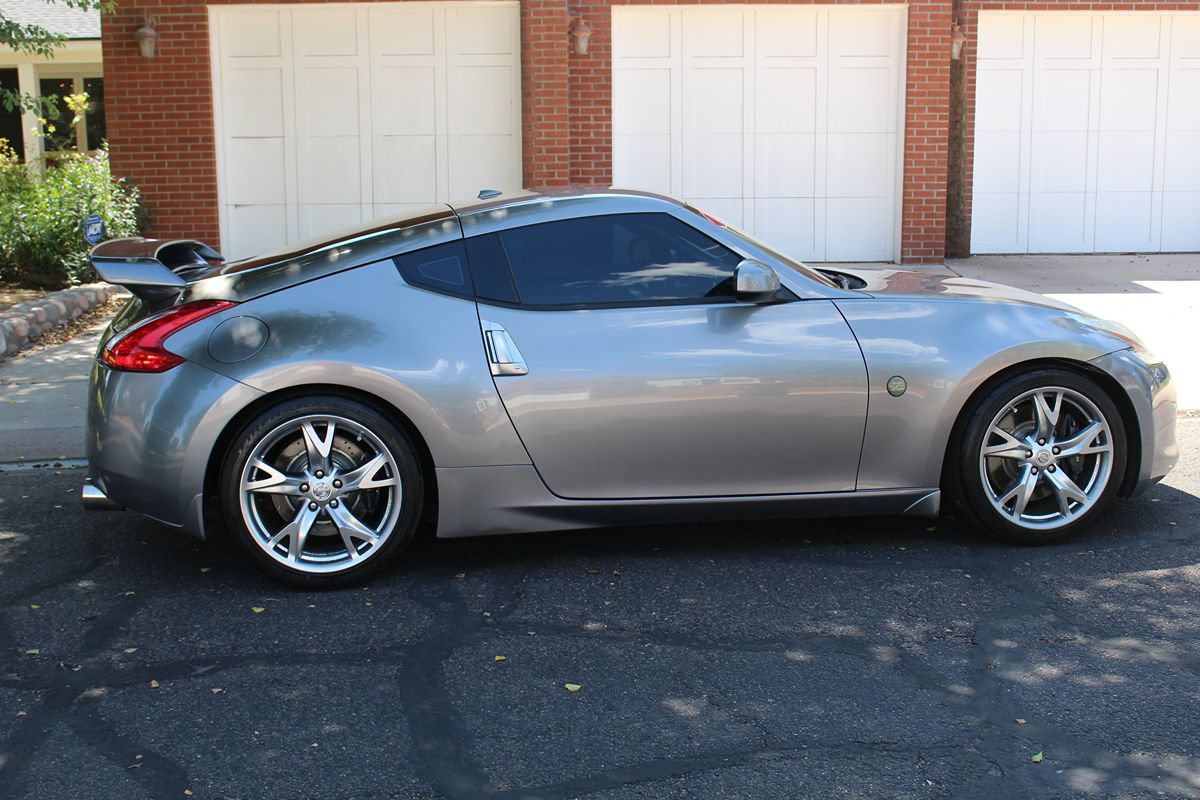 Used 2010 Nissan 370Z Touring w/ Sport Pkg RWD image 3