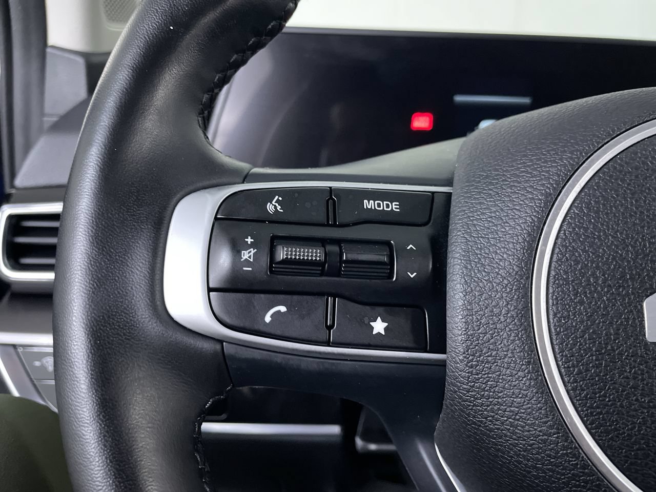 Used 2023 Kia Sportage EX AWD/4WD image 26