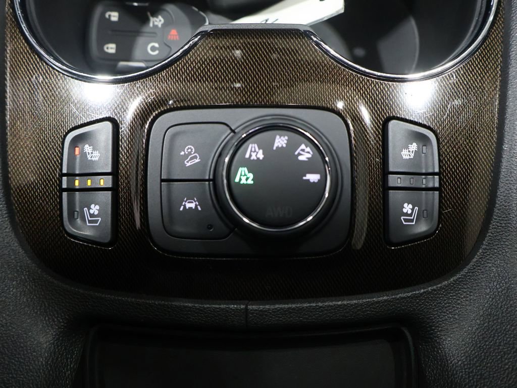 Used 2023 GMC Acadia AT4 w/ Technology Package image 38