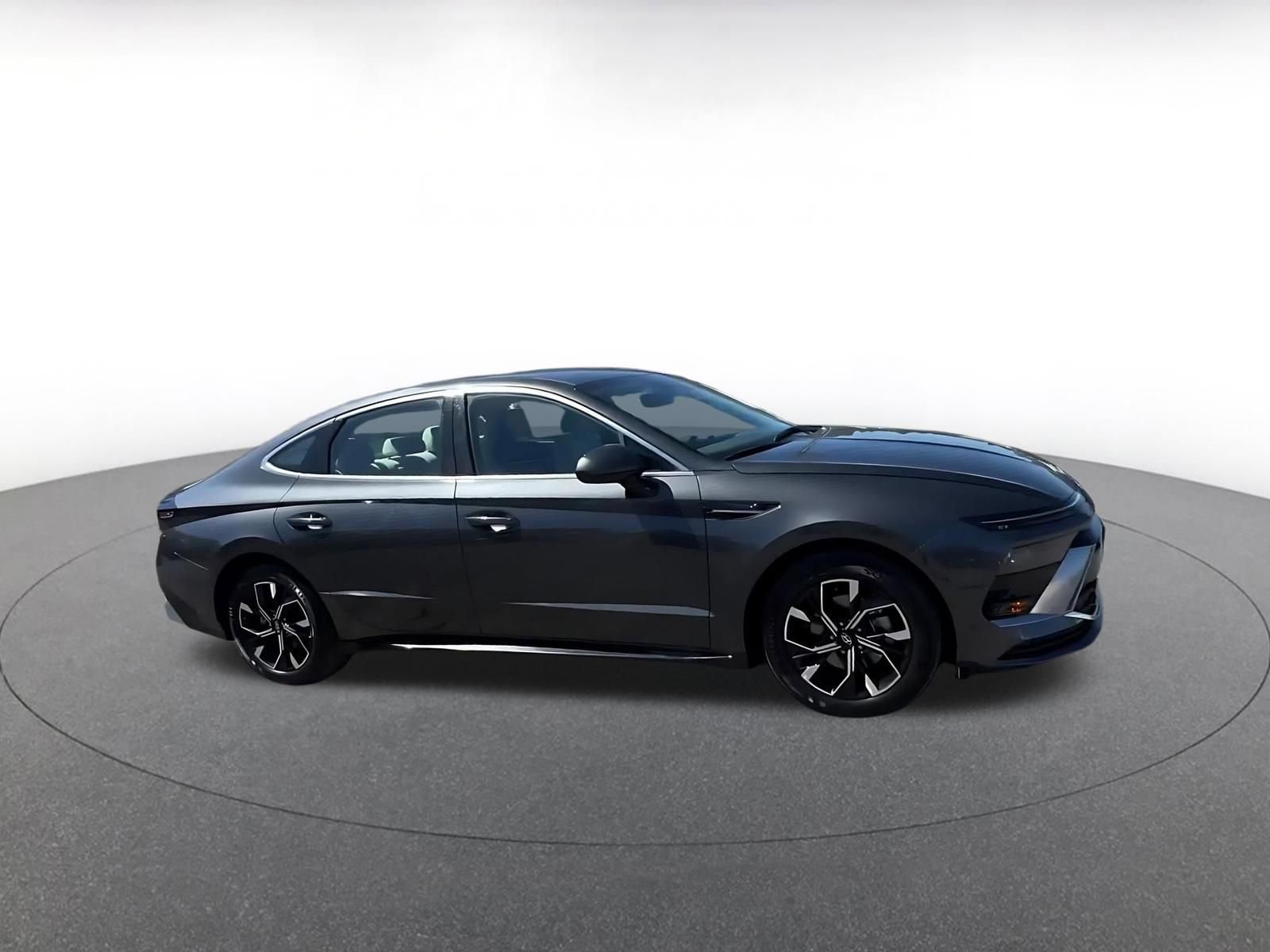 Used 2025 Hyundai Sonata SEL image 2