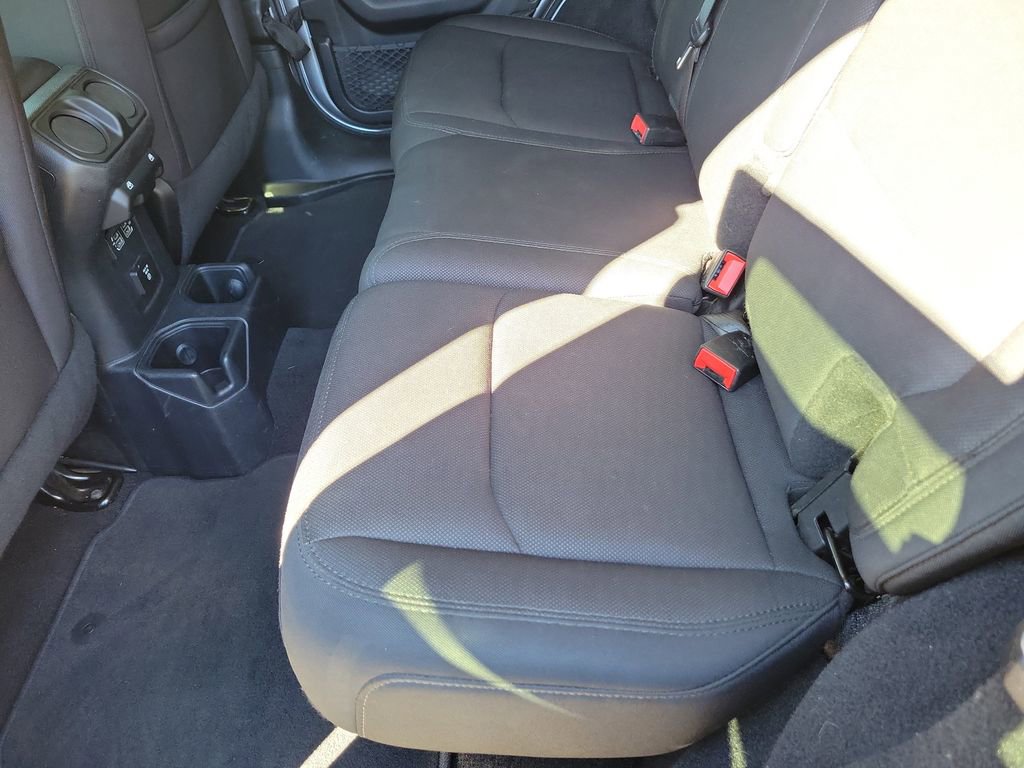 Used 2019 Jeep Wrangler Unlimited Sahara image 16