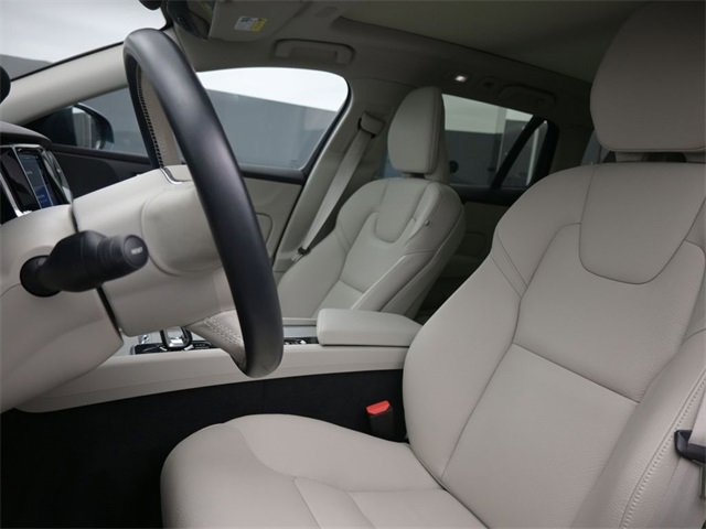 Used 2024 Volvo V60 B5 Cross Country Plus image 9