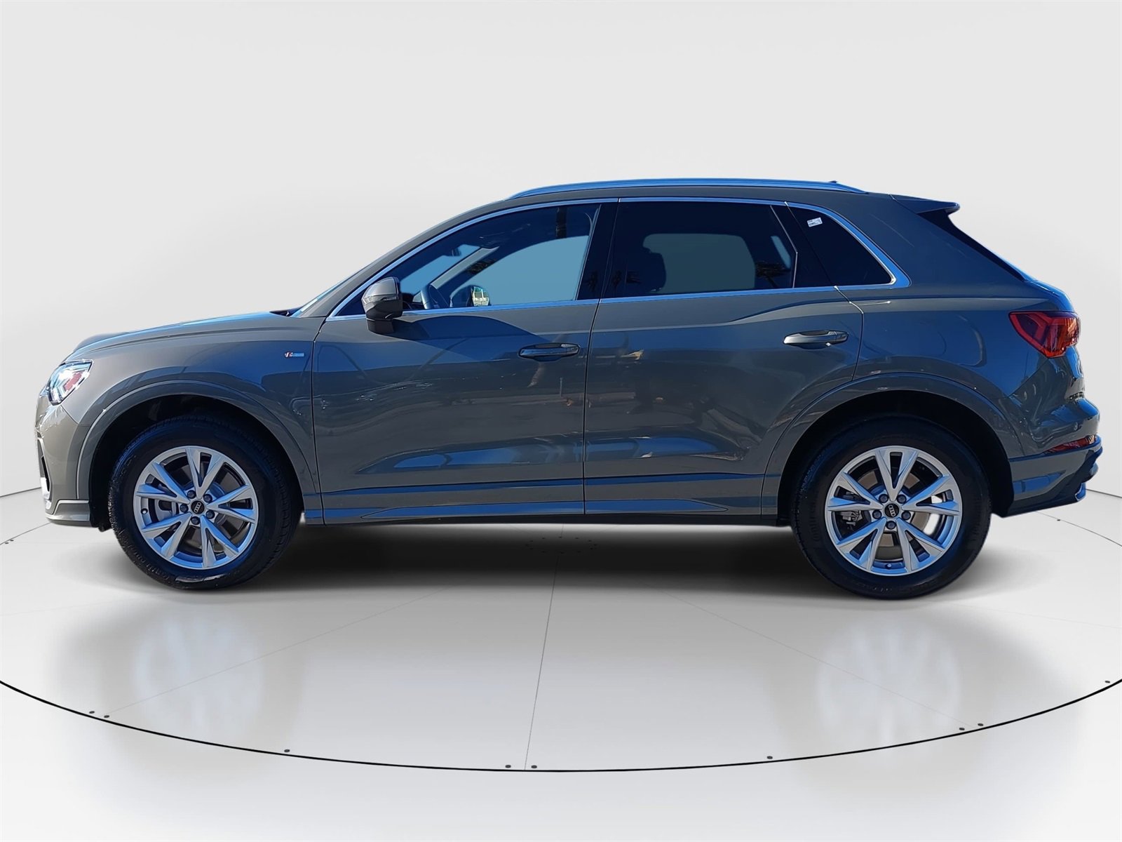 Used 2025 Audi Q3 2.0T Premium w/ Convenience Package image 4