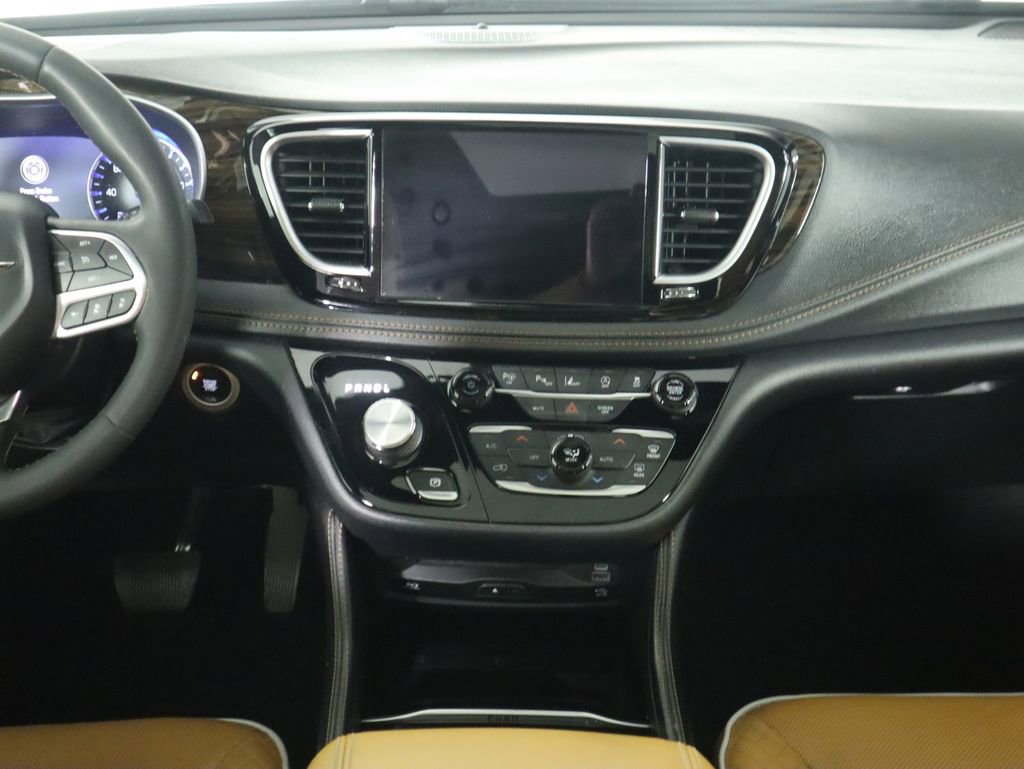 Used 2022 Chrysler Pacifica Pinnacle image 14