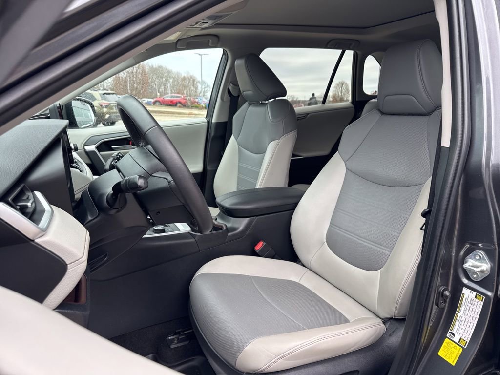 Used 2023 Toyota RAV4 Limited image 13