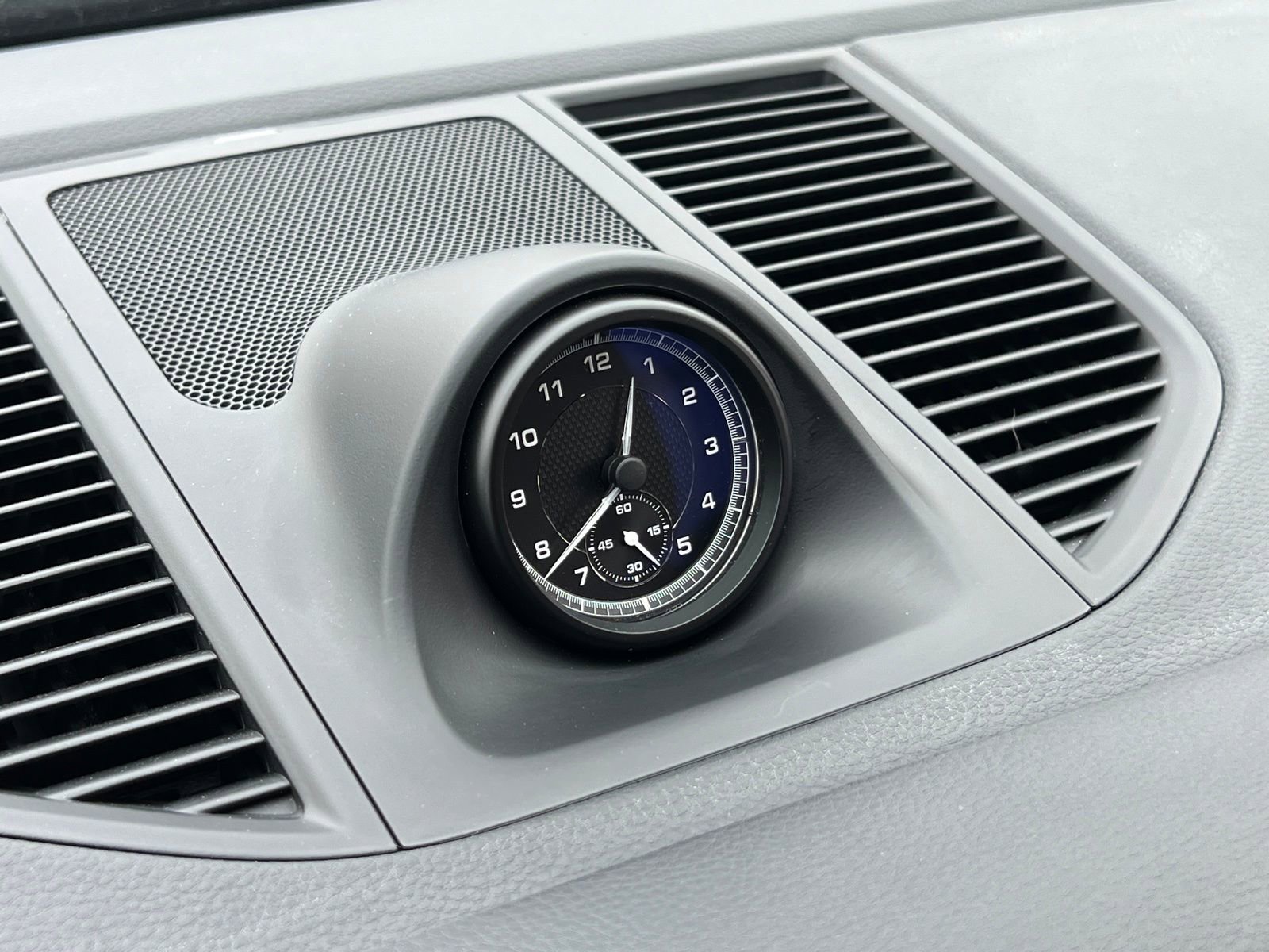 Certified 2025 Porsche Macan image 23