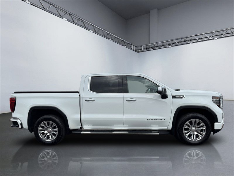 Used 2022 GMC Sierra 1500 Denali w/ Technology Package AWD/4WD image 3