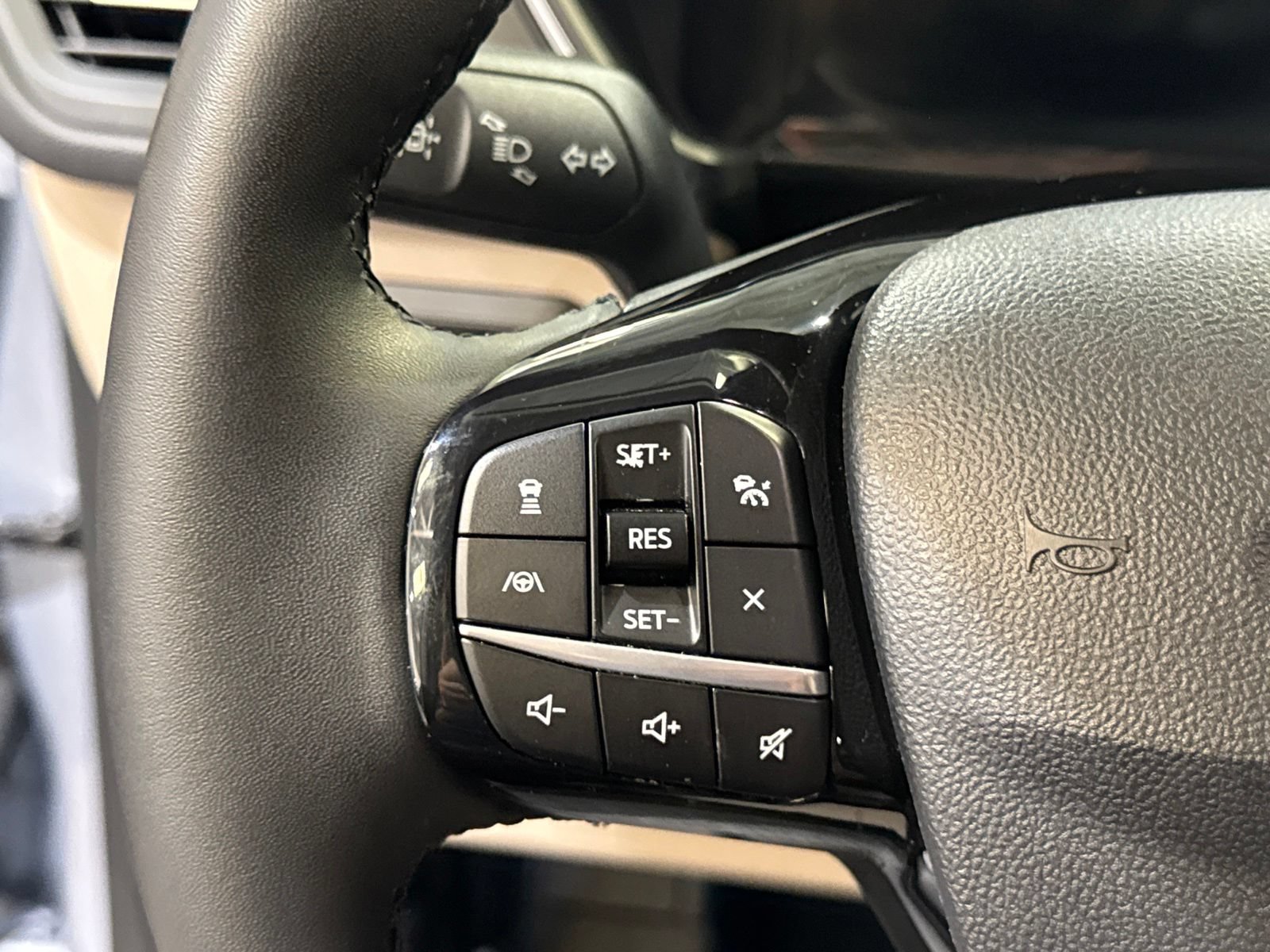 Used 2022 Ford Escape Titanium AWD/4WD image 29