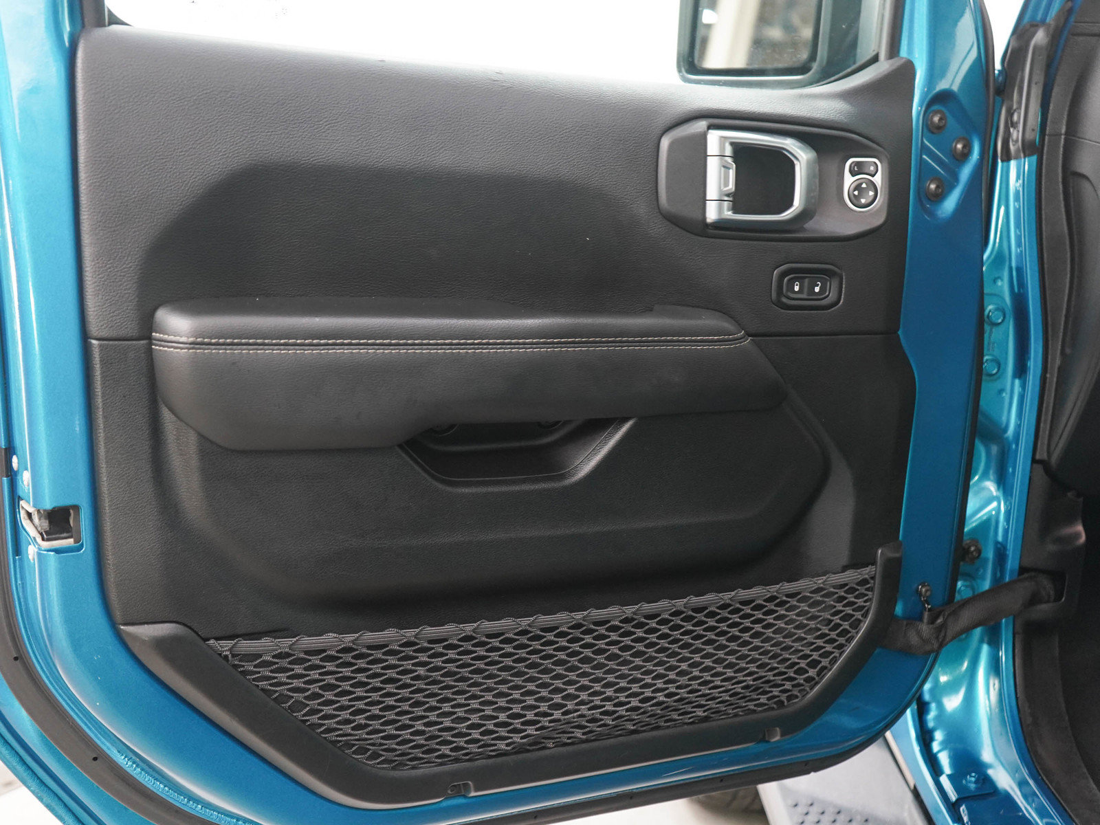 Used 2020 Jeep Wrangler Unlimited Sahara AWD/4WD image 18
