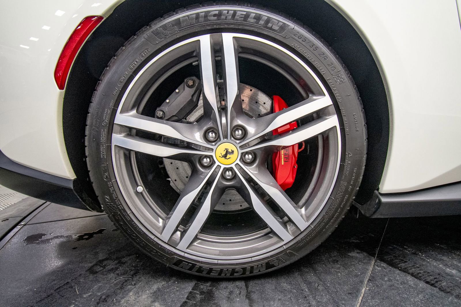 Used 2019 Ferrari Portofino RWD image 49
