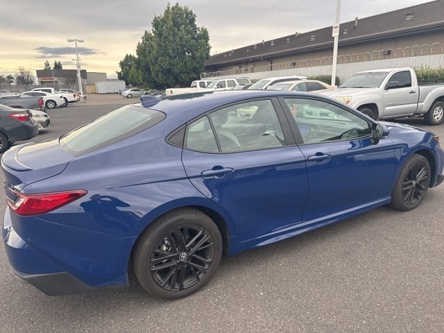 Used 2025 Toyota Camry SE image 6