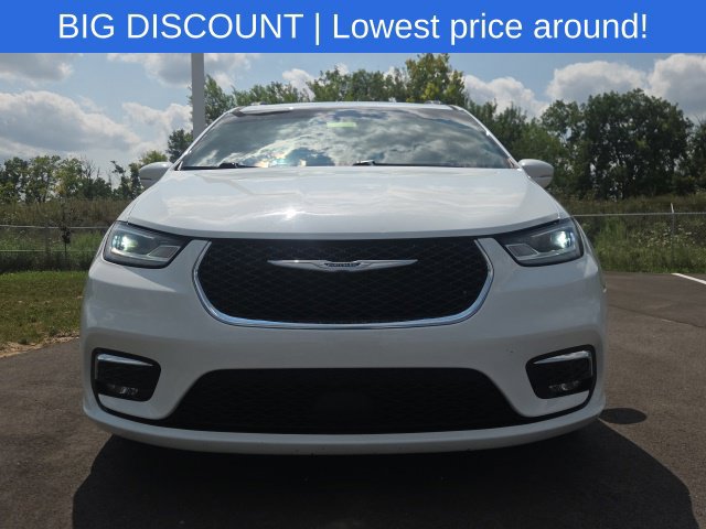Used 2022 Chrysler Pacifica Touring-L FWD image 3