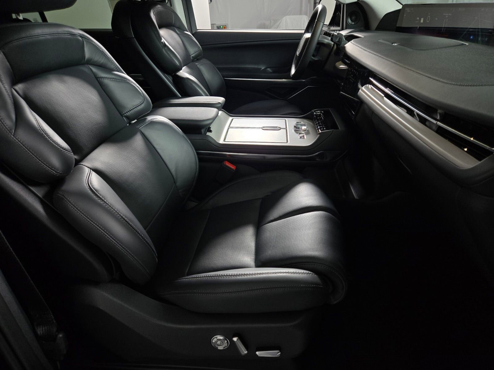 New 2025 Lincoln Navigator L Reserve image 21