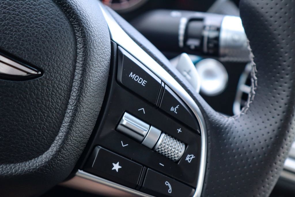 Used 2026 Genesis G70 2.5T image 23