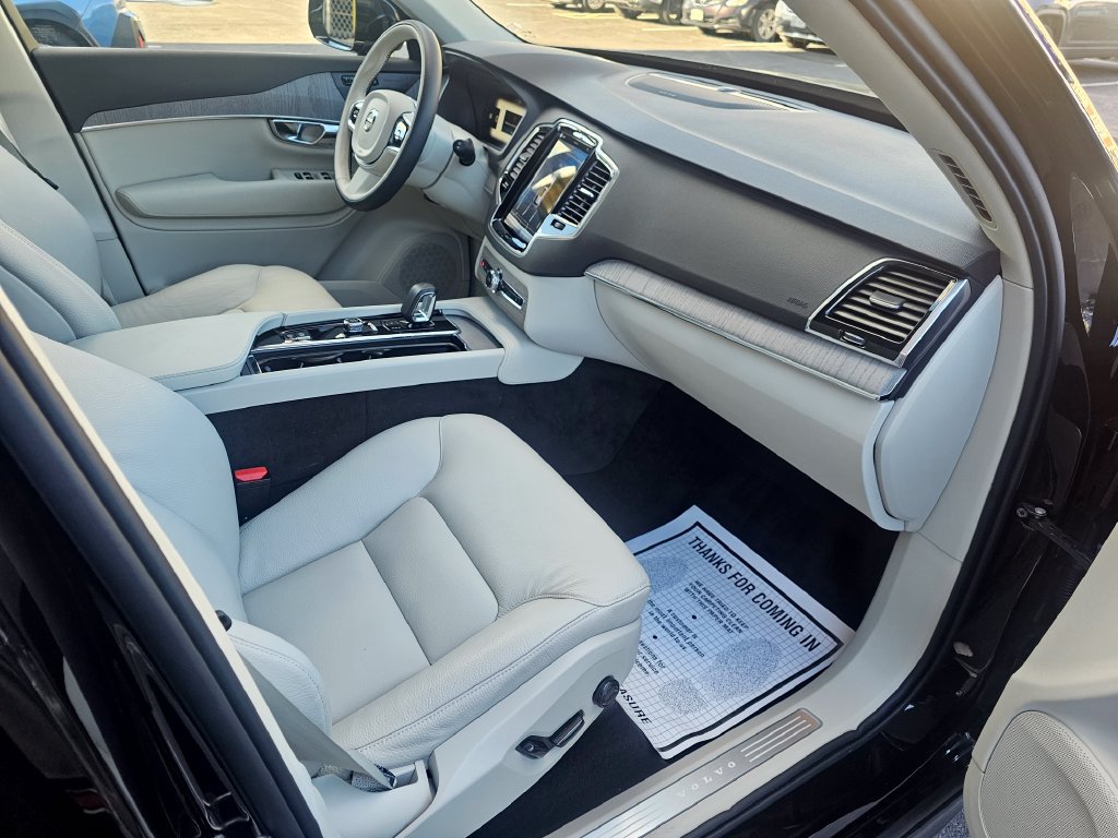 Certified 2025 Volvo XC90 T8 Plus w/ Protection Package Premier AWD/4WD image 10