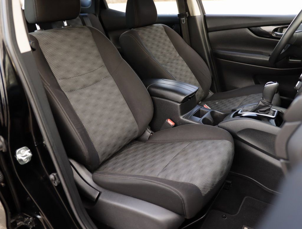 Used 2018 Nissan Rogue Sport SV image 25