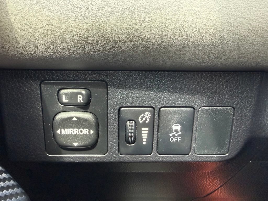 Used 2015 Toyota RAV4 XLE AWD/4WD image 26