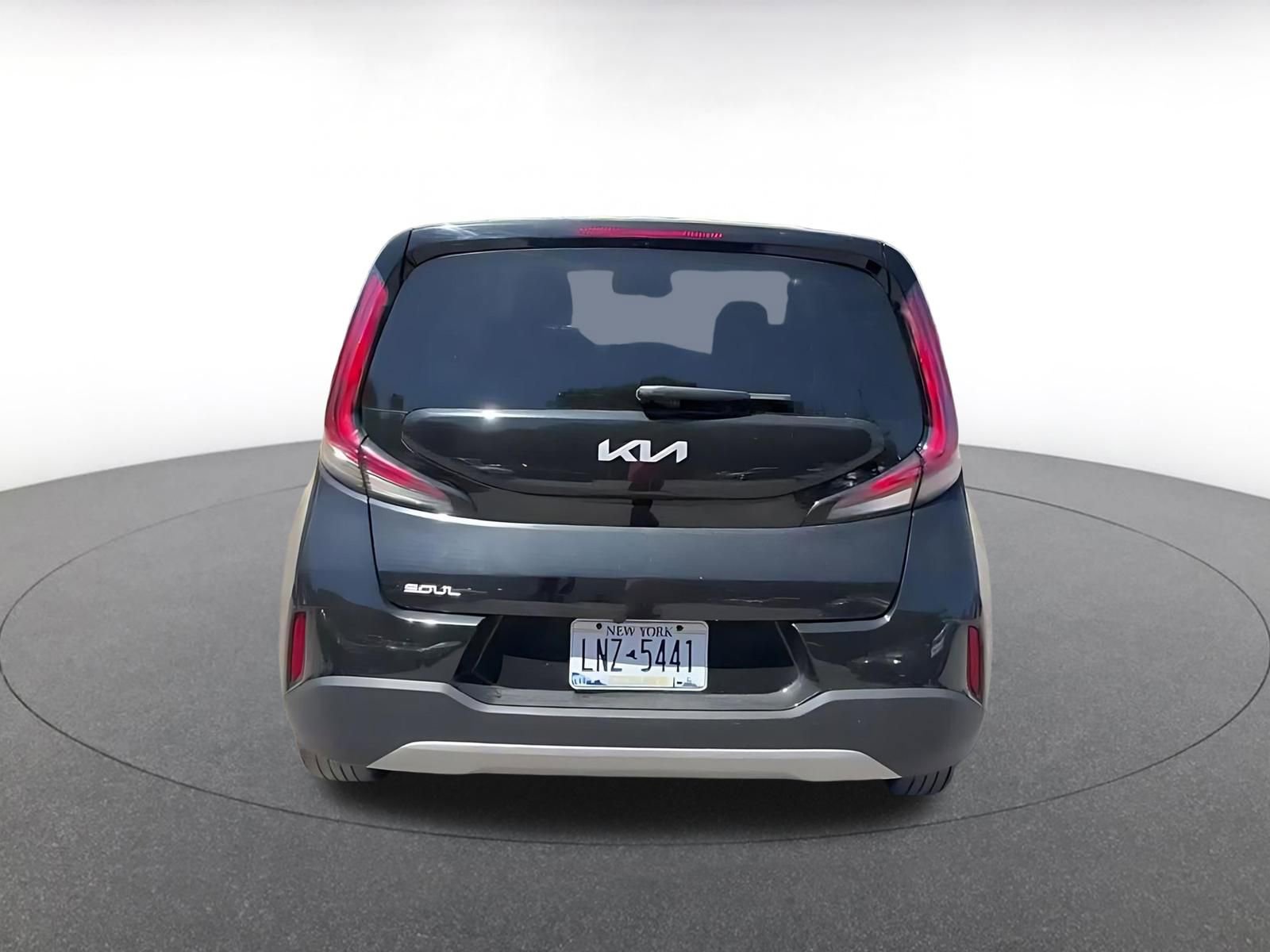 Used 2025 Kia Soul LX w/ LX Technology Package FWD image 12