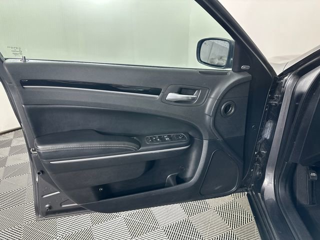Used 2019 Chrysler 300 S AWD/4WD image 17