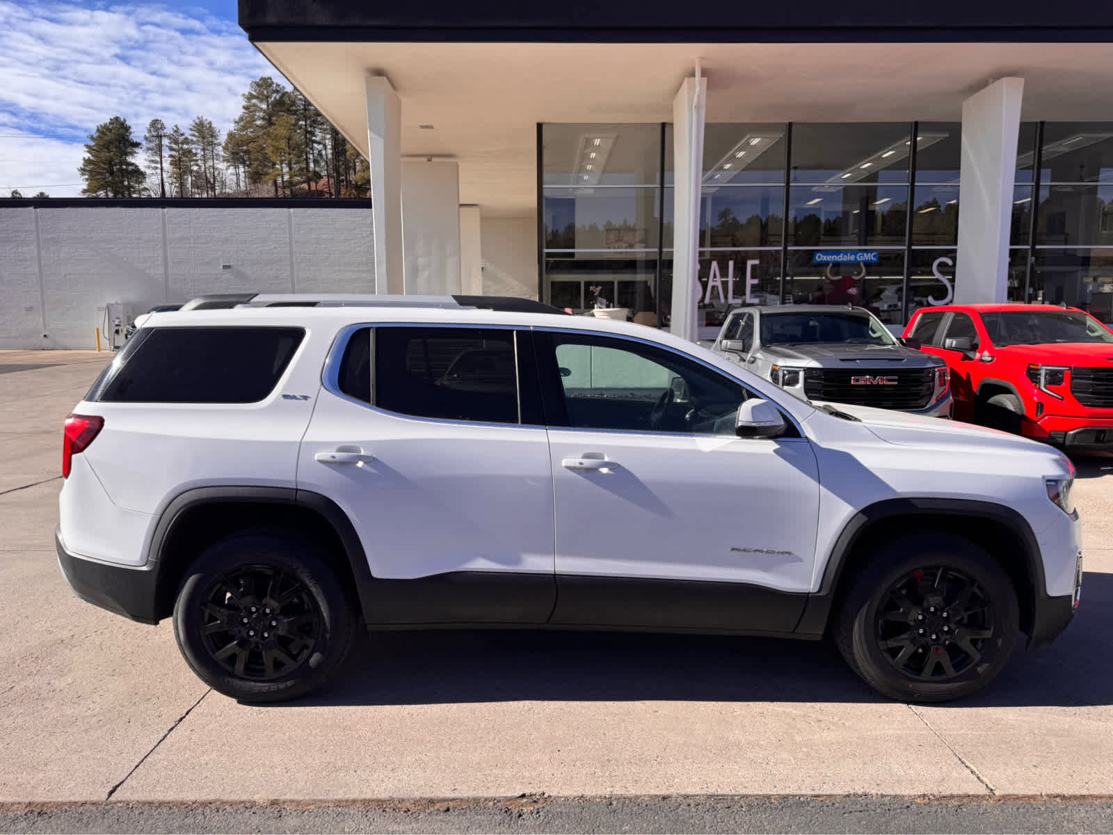 Used 2023 GMC Acadia SLT image 6