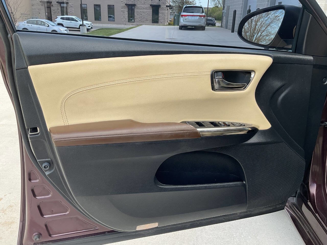Used 2015 Toyota Avalon XLE FWD image 25