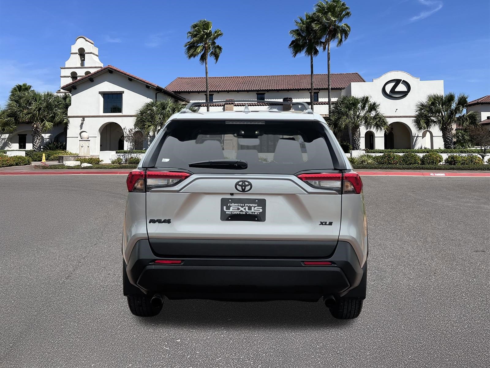 Used 2024 Toyota RAV4 XLE FWD image 3