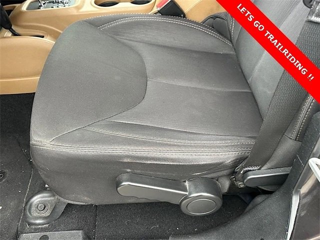 Used 2014 Jeep Wrangler Unlimited Sahara image 15