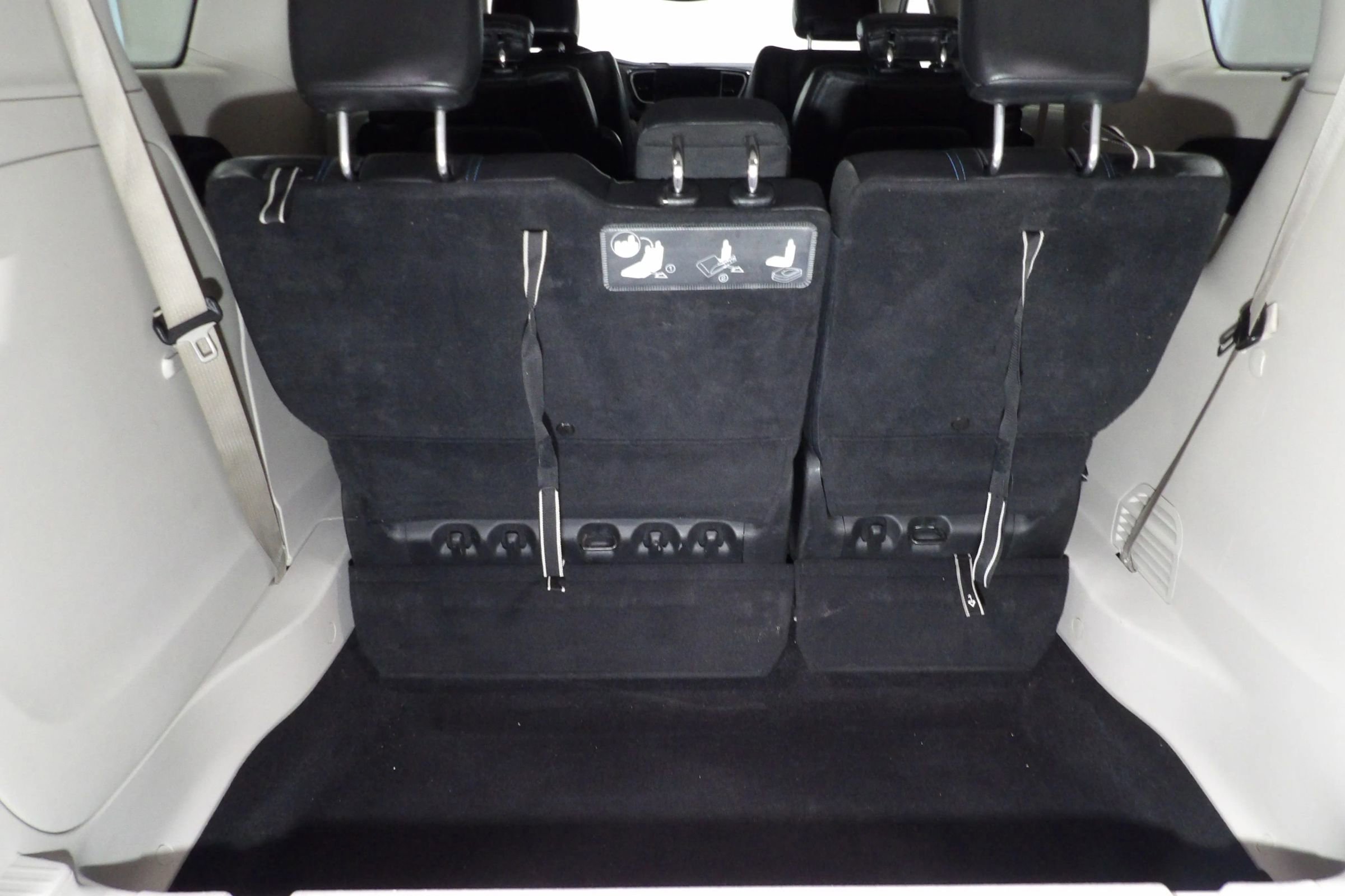 Used 2021 Chrysler Pacifica Touring-L image 9