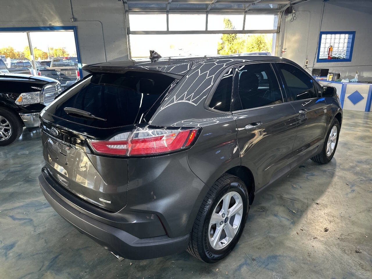 Used 2019 Ford Edge SE image 9