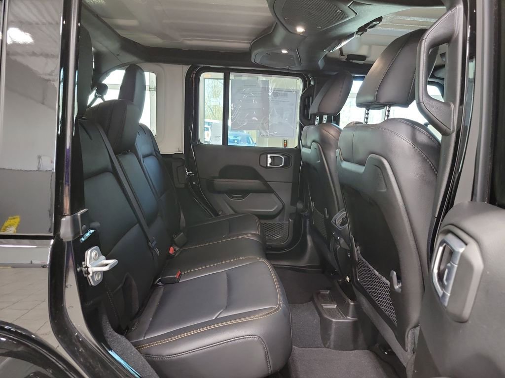 Used 2024 Jeep Wrangler Sahara AWD/4WD image 5