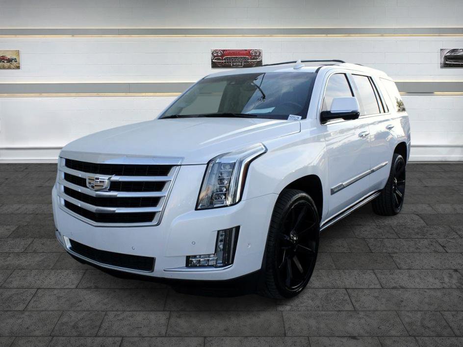 Used 2017 Cadillac Escalade Premium Luxury image 3