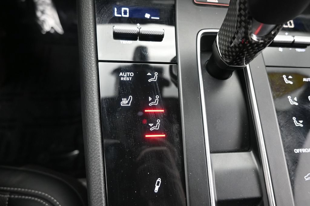 Used 2024 Porsche Macan Turbo AWD/4WD image 29