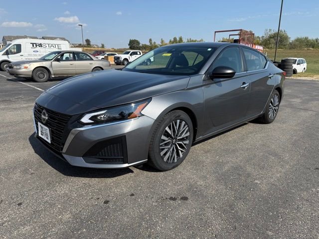 Used 2024 Nissan Altima 2.5 SV