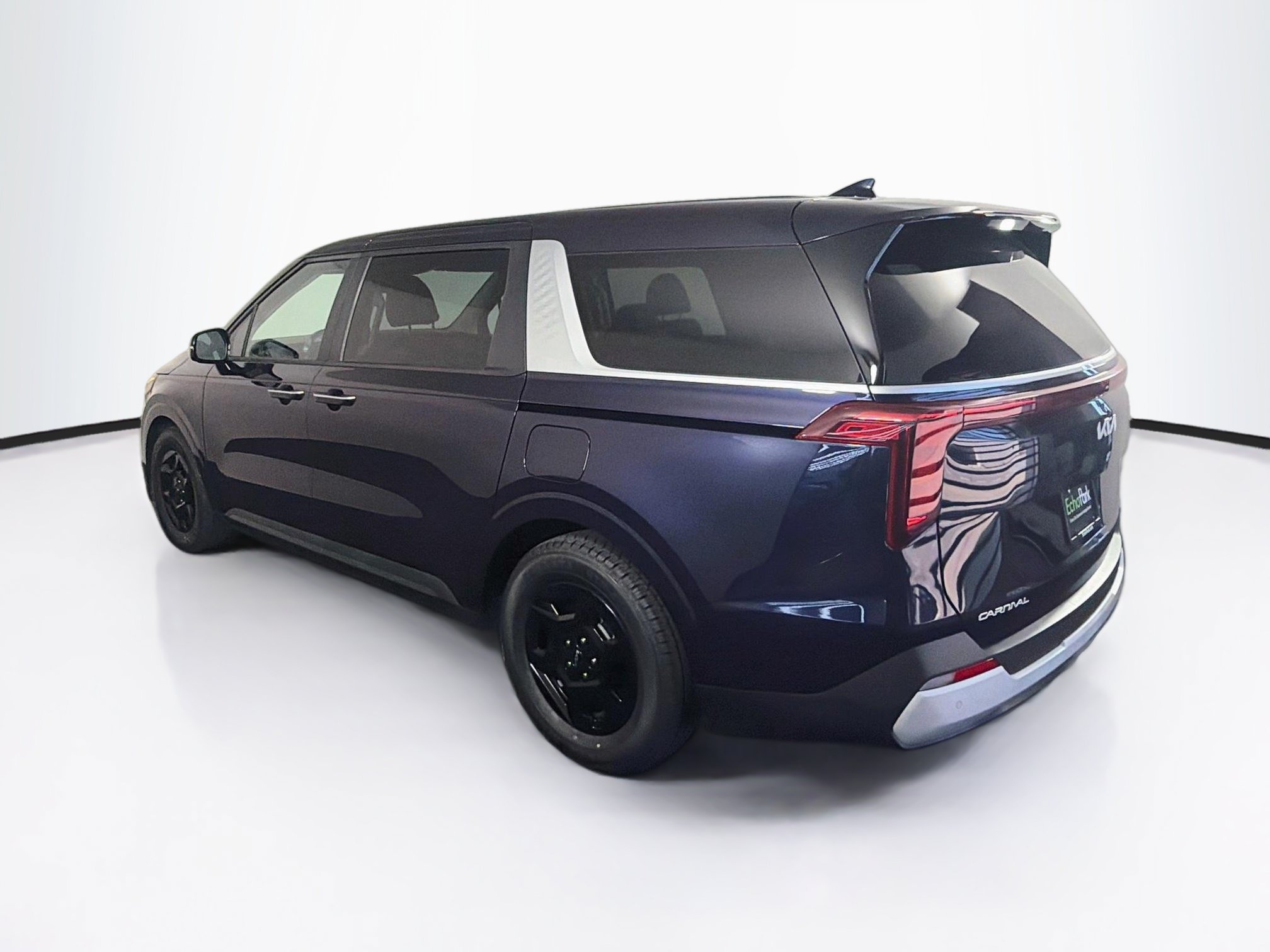 Used 2026 Kia Carnival FWD image 5