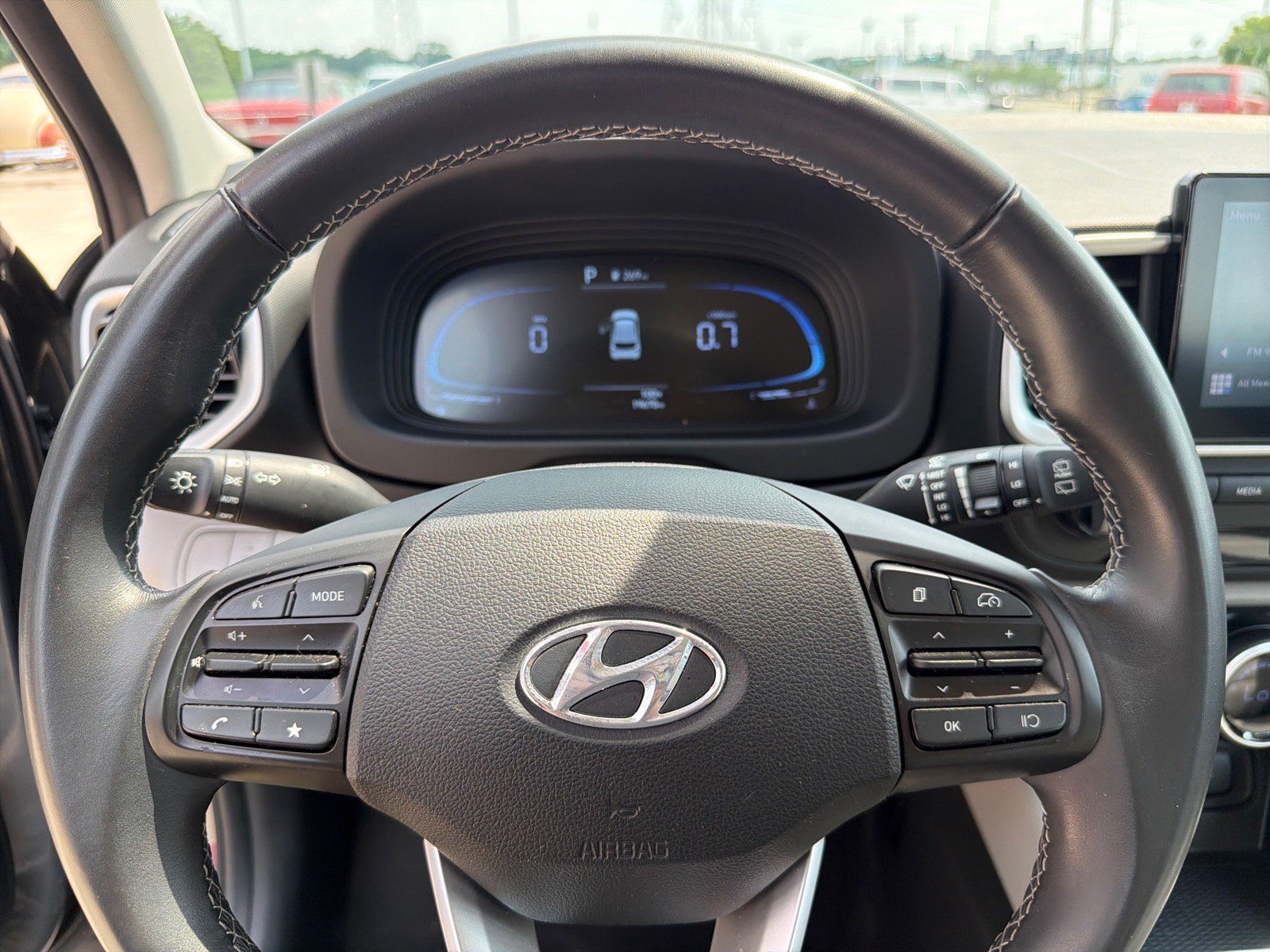 Used 2025 Hyundai Venue SEL FWD image 13
