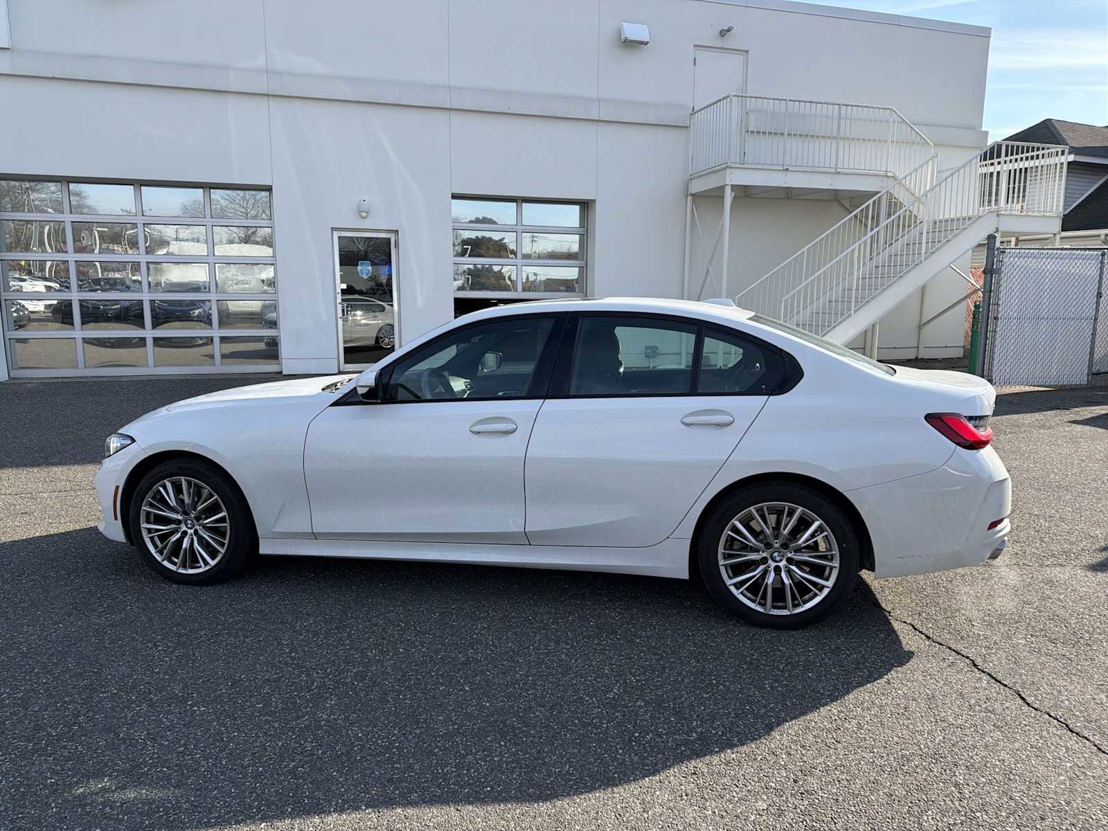 Certified 2023 BMW 330i xDrive Sedan w/ Driving Assistance Package image 4
