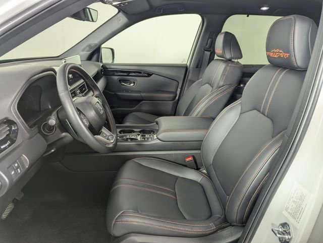 Used 2025 Honda Pilot TrailSport image 10
