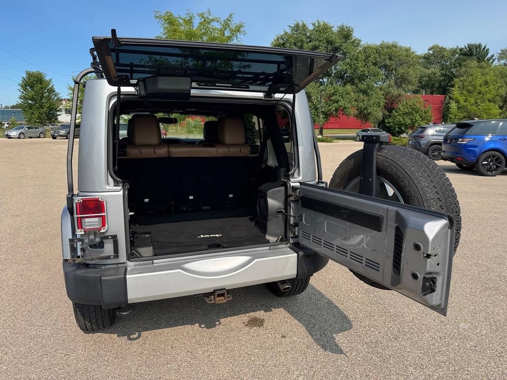 Used 2013 Jeep Wrangler Unlimited Sahara w/ Dual Top Group AWD/4WD image 6