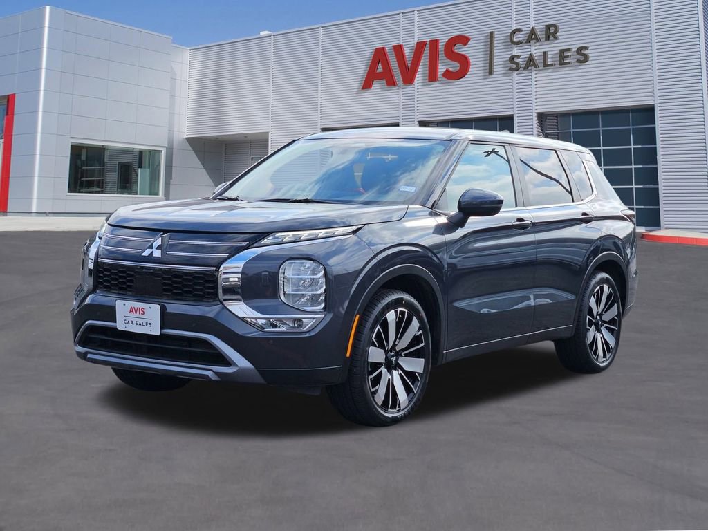 Used 2025 Mitsubishi Outlander SE image 1